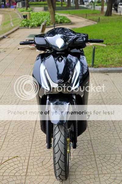 Thủ Đức>Mình Cần đổi 1 dàn áo shvn 2013 màu đen 97% lấy màu trắng